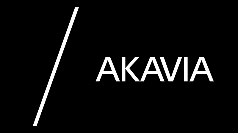 2. Akavia centrerad, vit logotyp, svart bakgrund, 800x450